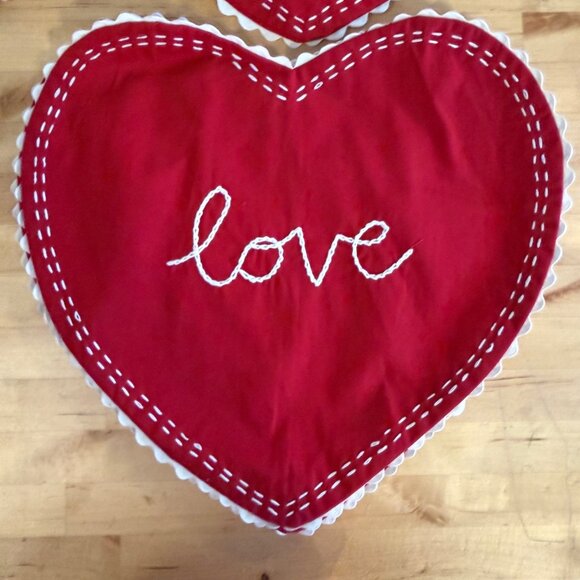 2006 Pottery Barn Kids Valentine Love Heart Placemats Embroidered Set of 4 - Picture 6 of 10